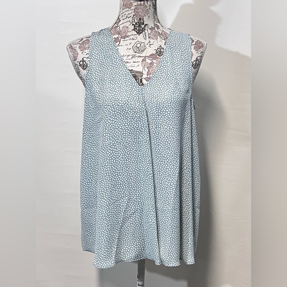 Vince Camuto Tops - 🛍️ VINCE CAMUTO Light blue and white printed blouse‎ size S.